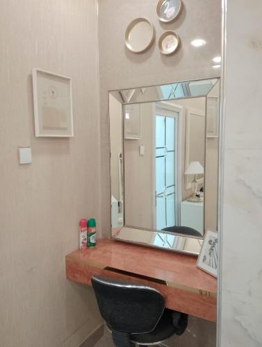 One-Bedroom Apartment image 7
