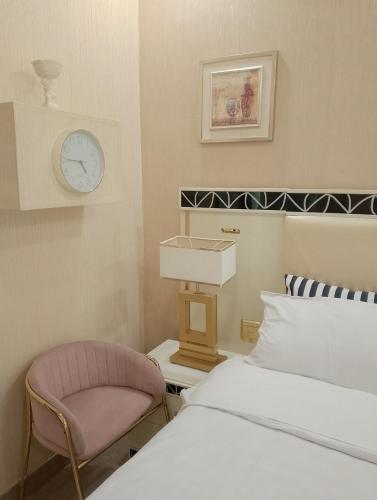 One-Bedroom Apartment image 5