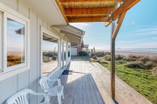 Rockaway Beach Cozy Cabin - image 9