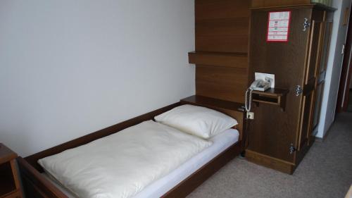1 twin bed