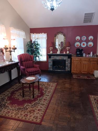 Лоби, Victorian Inn in Jordan Valley
