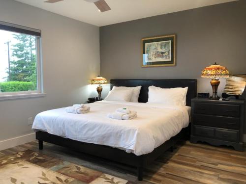 Private Family Home With Gorgeous Yard