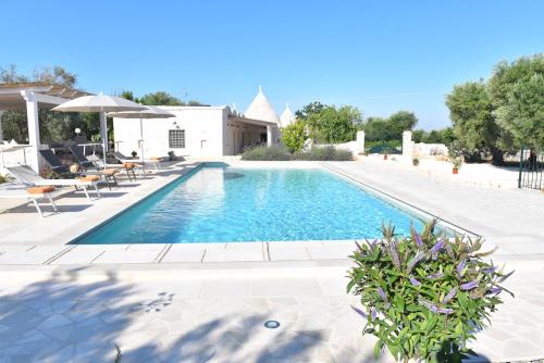 Trulli dellamore with private heated pool in Fumarola