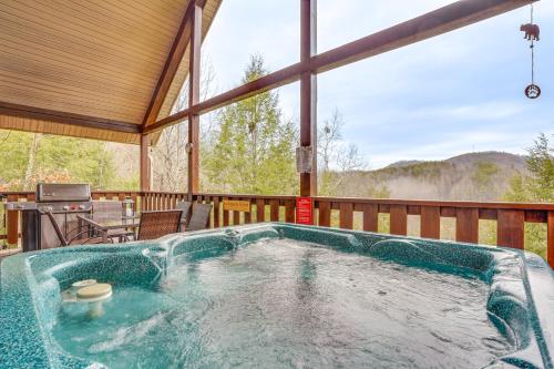 2-Tier Deck & Hot Tub: Quiet Sevierville Cabin - Oldham, TN