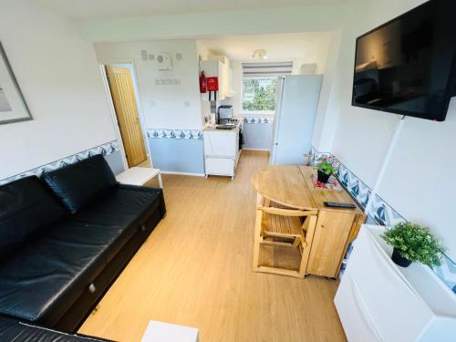 Facilities, 2 Bedroom Chalet SB57, Sandown Bay, Isle of Wight in Sandown North