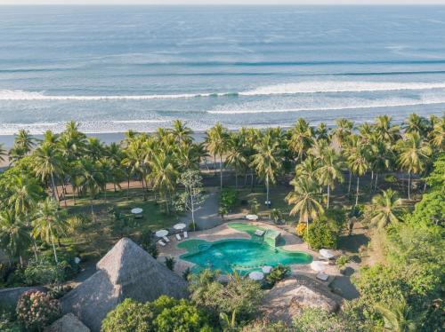 . Hotel Clandestino beach