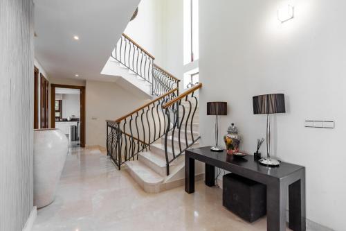 Luxury Modern 5BR Villa - Infinity pool & Panoramic sea views - Tap to explore photos