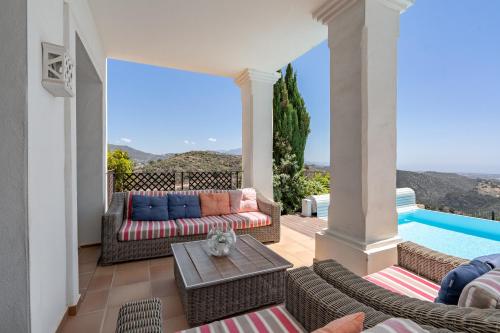 設施, Luxury Modern 5BR Villa - Infinity pool & Panoramic sea views in 貝納阿維斯鎮中心