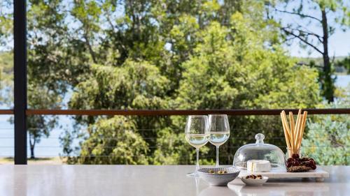 Rivers Edge Oasis -Karuah, Infinity Pool and Private Cinema room in Karuah
