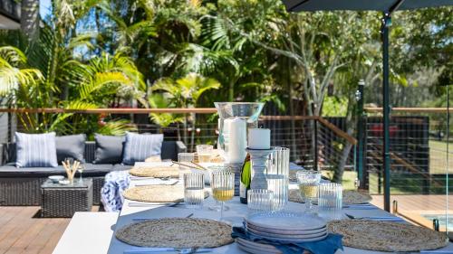 Rivers Edge Oasis -Karuah, Infinity Pool and Private Cinema room in Karuah