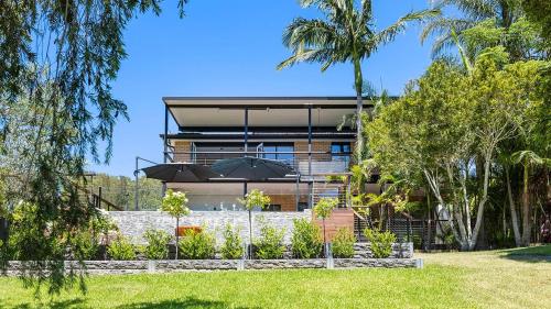 Rivers Edge Oasis -Karuah, Infinity Pool and Private Cinema room in Karuah
