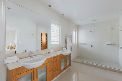 Book the Three-Bedroom Villa Three-Bedroom Villa