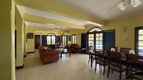 Villa Ola Kala in Lovlenda