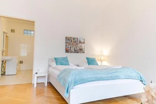 Simple 2-Bedroom Apt with King Beds & Wi-Fi in Wien, Österreich