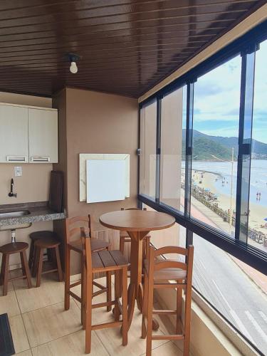 Apartamento Pé na Areia, a 12 min do Beto Carrero Apartamento Pé na Areia, a 12 min do Beto Carrero