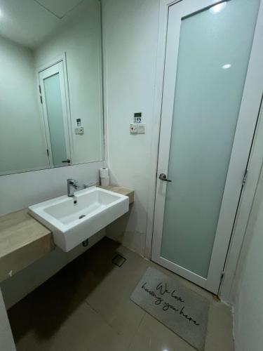 Convenient KLCC 2-Bedroom Unit