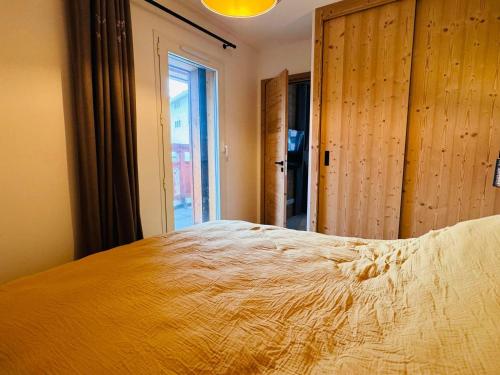 Appartement moderne 4 pièces proche des remontées parking inclus - FR-1-546-58 - image 3