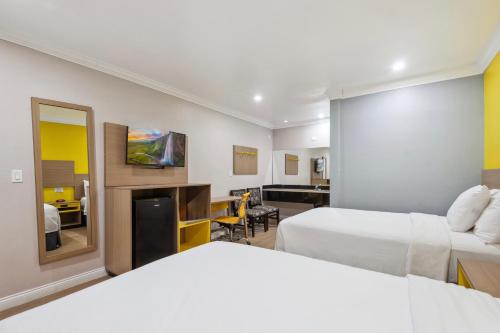 Standard Double Room image 2