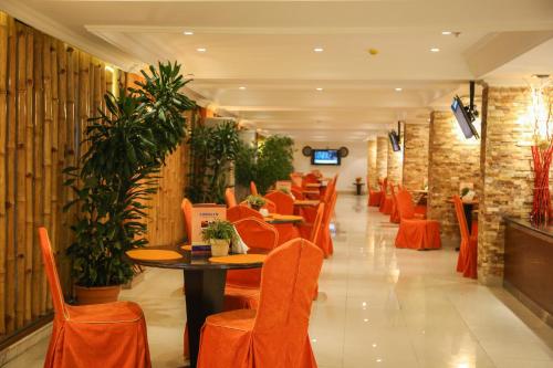 Shared lounge/TV area, Tulip Inn Riyadh near Salam Park