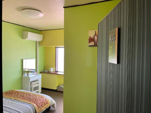 room detail thumbnail 0