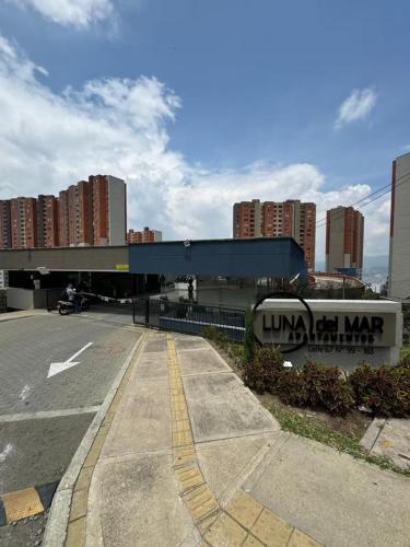 Luxury Apartment Jacuzzi Air Conditioning Fireplace and King Bed, Medellín (photo 5)