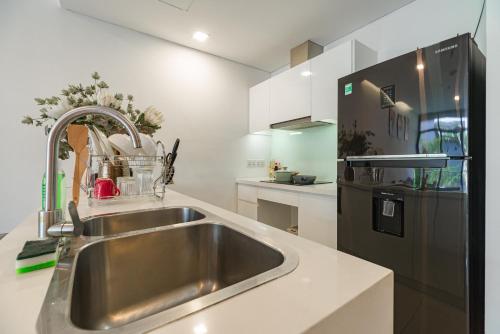 One-Bedroom Apartment image 6