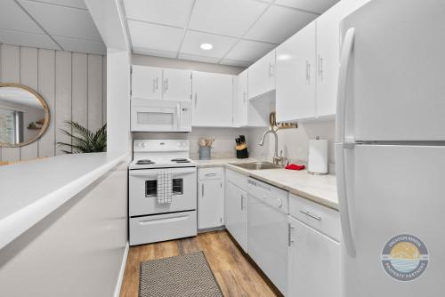 New Lake View Retreat Pool 4min to Beach New Lake View Retreat Pool 4min to Beach