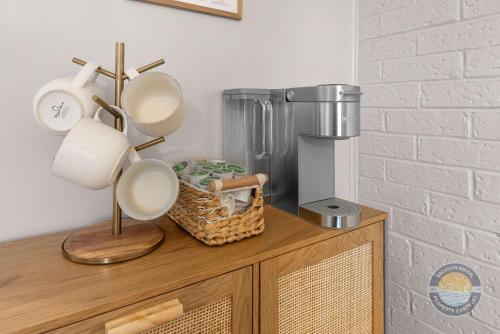 New Lake View Retreat Pool 4min to Beach New Lake View Retreat Pool 4min to Beach