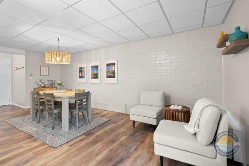 New Lake View Retreat Pool 4min to Beach in Lake Geneva, USA