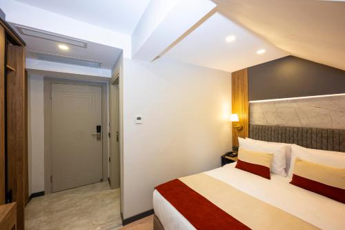 Economy Double Room image 2