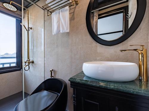 Senior Suite Twin/ Double Private Balcony - 2 Days 1 Night image 6