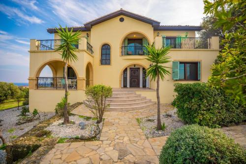 Beautiful Villa with stunning sea view