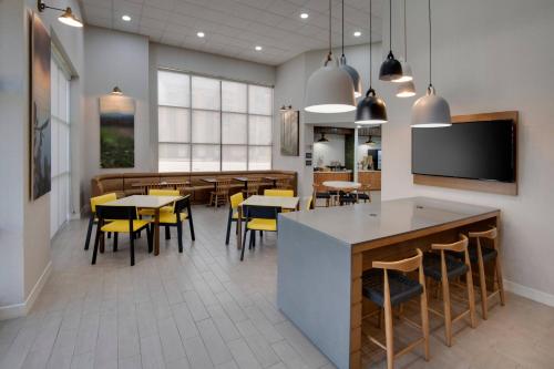 Fairfield Inn & Suites Columbia Downtown - image 4
