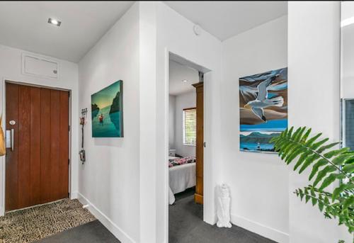 Spectacular Ocean View Retreat in Plimmerton