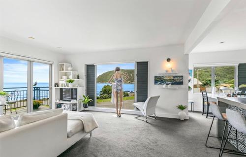 Spectacular Ocean View Retreat in Plimmerton