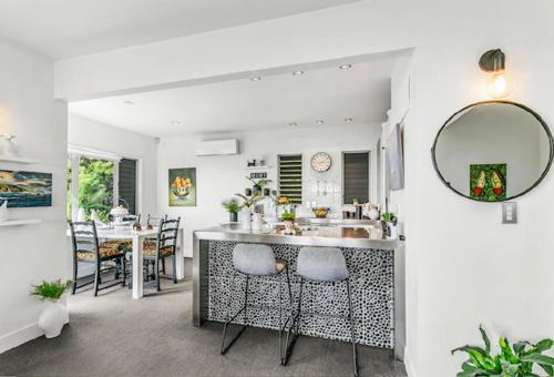 Spectacular Ocean View Retreat in Plimmerton