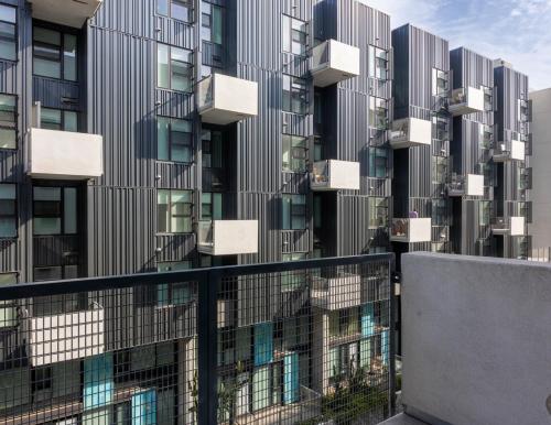 Modern Gem in Hollywood