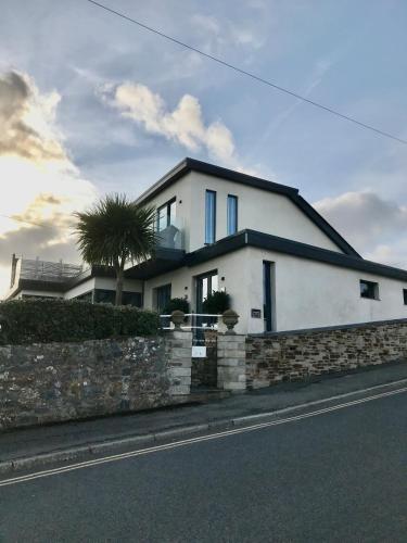 Mevagissey Boutique Flatlet with sea and countryside views 2