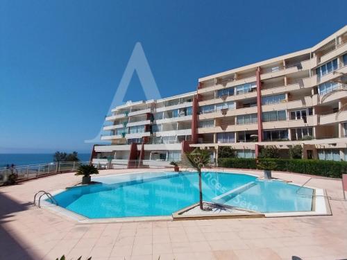 Apartment with Sea View image 2
