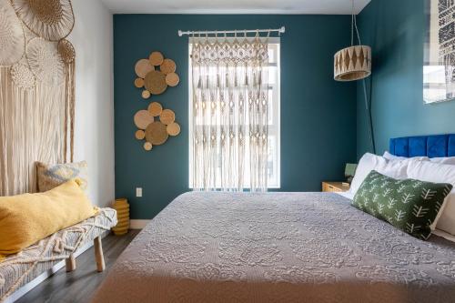 Beautiful Modern Apartment in Hollywood 2br 2ba 3707 in Los Angeles, USA