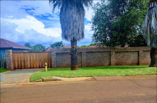. Den-Away Guesthouse Self Catering Middelburg Mpumalanga