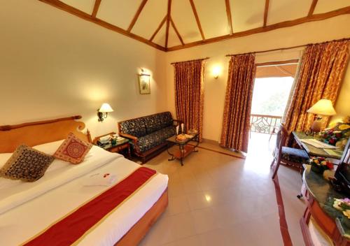 Deluxe Double or Twin Room image 6