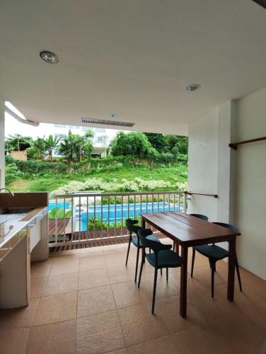 Studio with Balcony image 5
