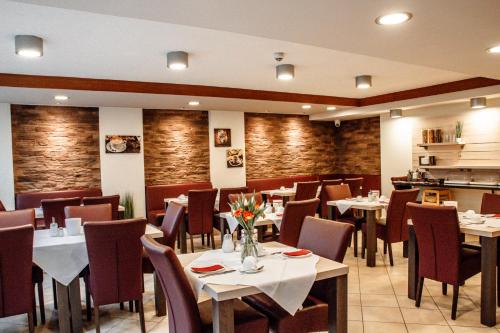 Central Hotel Garni - image 8