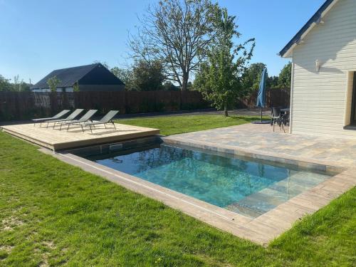 Swimming pool, Gite de l'Epinay Cassis in Saint-Saens