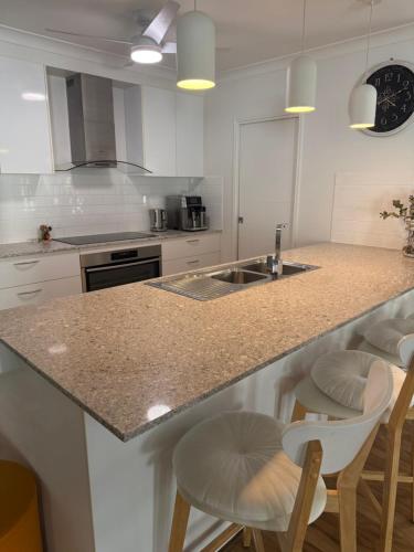 Tranquil Retreat - Your Own Room in a Peaceful Modern Shared House in Warner Lakes in Brisbane Northern Suburbs