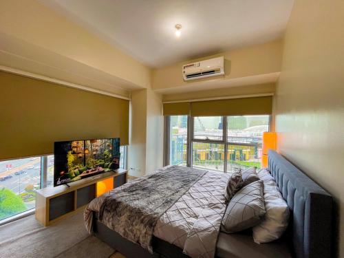 Exquisite 2BR Corner Suite with Sunset, Okada View, Manila