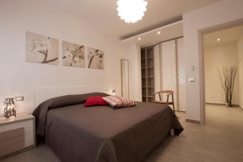 Excelsior - Via Pertini