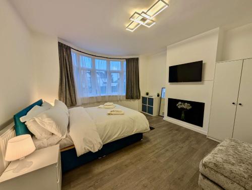 Stunning House With Parking in London gîte à louer Albany Park Railway Station