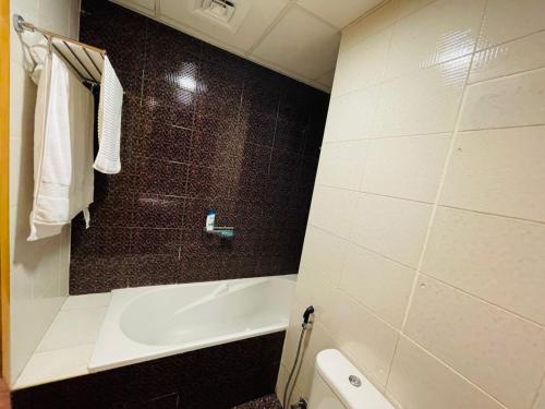 Studio in Dubai Marina walking JBR Beach & Cruise - image 13